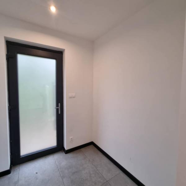 843dc301-755c-4681-bed1-e09403236ba2.jpg